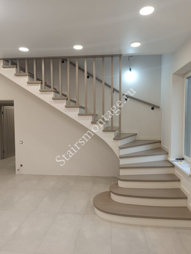 Отделка лестницы из бетона дубом № 222