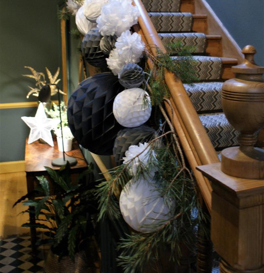 Перила для лестницы (90 фото): красивые идеи, виды перил, как выбрать