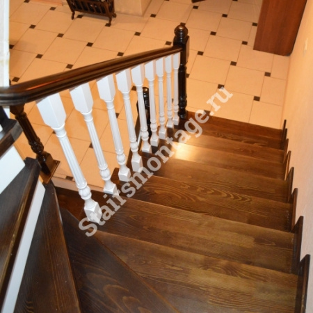 Г-образная лестница на заказ из бетона облицованная сосной № 53