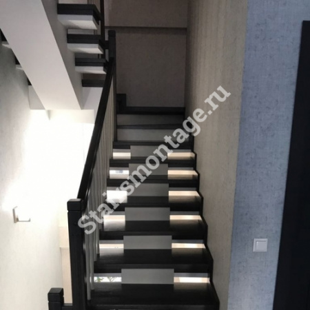 Лестница на заказ из бетона с облицовкой дубом и сосной П-образная № 61