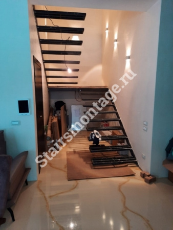 Консольная лестница отделанная дубом № 149