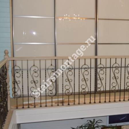 Лестница на металлическом каркасе обшитая дубом на заказ № 39