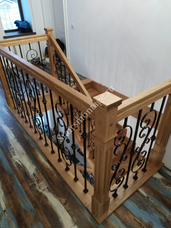 П-образная лестница с поворотом на 180 градусов № 211