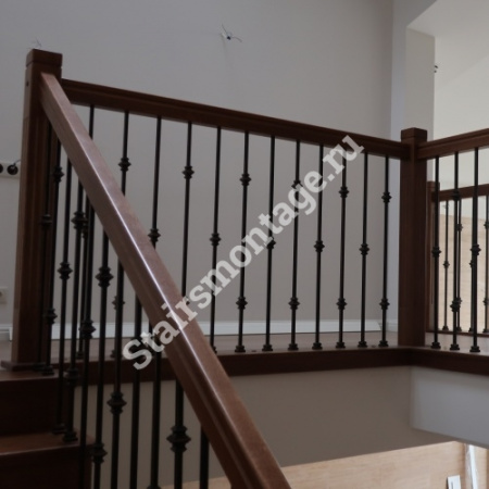 Бетонная лестница отделанная дубом с поворотом на 180 градусов через 2 площадки №108 Бетонная лестница отделанная дубом с поворотом на 180 градусов через 2 площадки №108