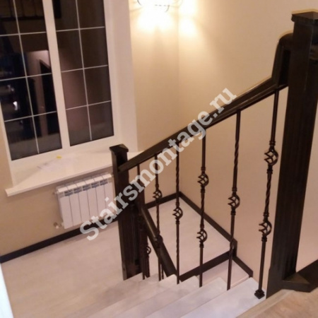 Лестница из дуба на заказ П-образная № 75