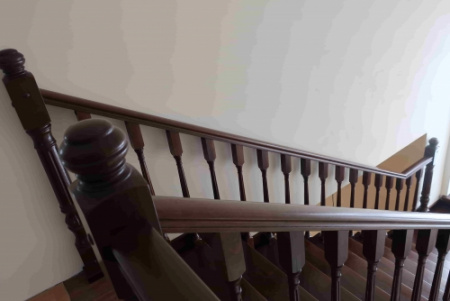 Деревянная лестница № 140 с поворотом на 180 градусов через площадку Деревянная лестница № 140 с поворотом на 180 градусов через площадку