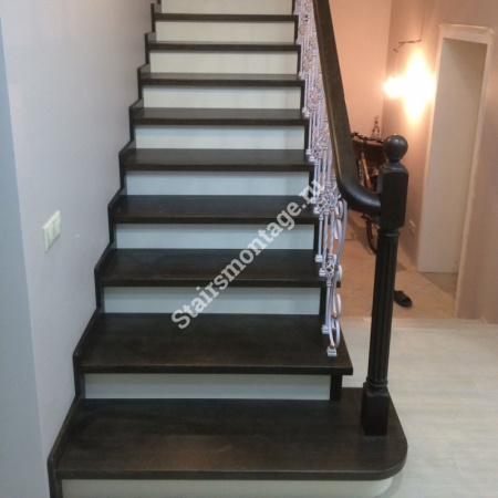 П-образная лестница на заказ из бетона отделанная дубом № 195 П-образная лестница на заказ из бетона отделанная дубом № 195