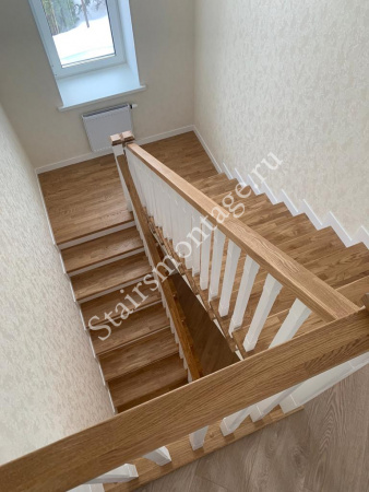 П-образная лестница на заказ из бетона обшитая дубом № 176