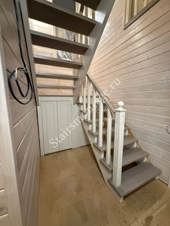 Комбинированная лестница из березы и сосны № 224