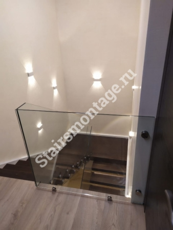 Консольная лестница отделанная дубом № 149