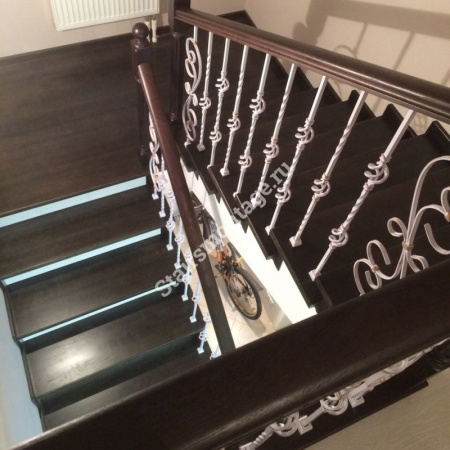 П-образная лестница на заказ из бетона отделанная дубом № 195 П-образная лестница на заказ из бетона отделанная дубом № 195