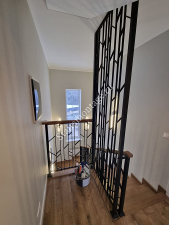 Поворотная лестница на 180 градусов с четырьмя поворотными ступенями № 182