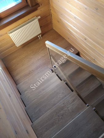 П-образная лестница с площадкой и ограждением из стекла № 175