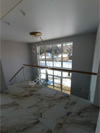 Бетонная лестница с облицовкой дубом № 216