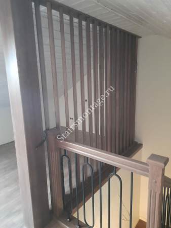 П-образная лестница с поворотом на 180 градусов и шестью поворотными ступенями № 184