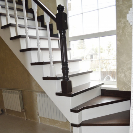 Лестница из дуба и сосны на заказ Г-образная № 41