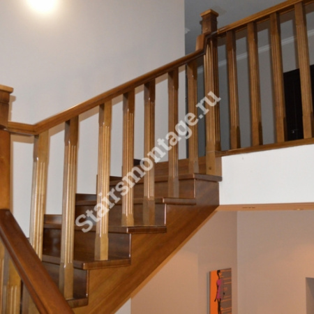 Лестница из лиственницы на заказ П-образная № 20