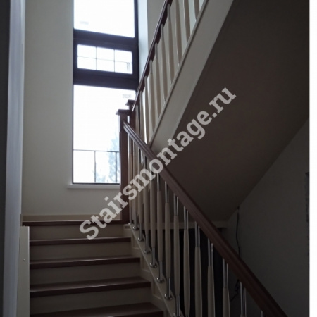 Лестница из бука с нержавеющей сталью № 155 Лестница из бука с нержавеющей сталью № 155