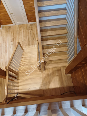 Лестница на металлическом каркасе с отделкой дубом на заказ № 219