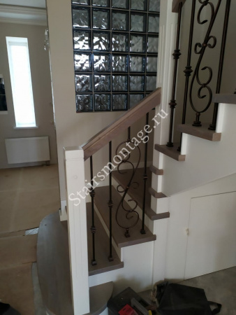 Лестница с поворотом на 180 градусов № 208 Лестница с поворотом на 180 градусов № 208