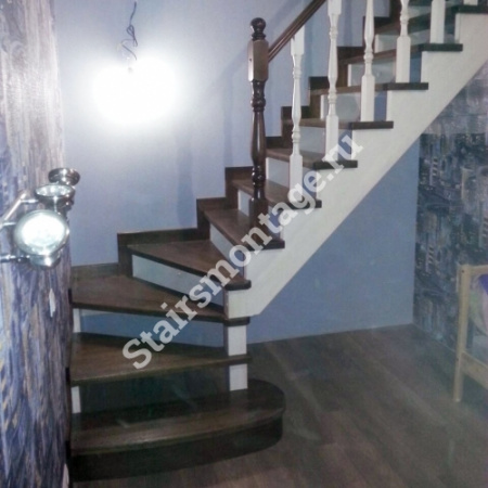 Лестница из дуба и сосны на заказ Г-образная № 54 Лестница из дуба и сосны на заказ Г-образная № 54