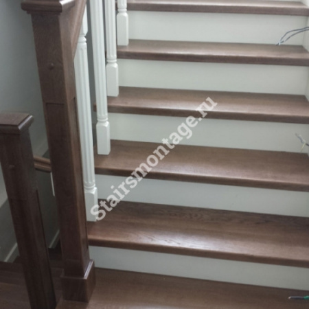 П-образная лестница на заказ из бетона с облицовкой дубом № 43