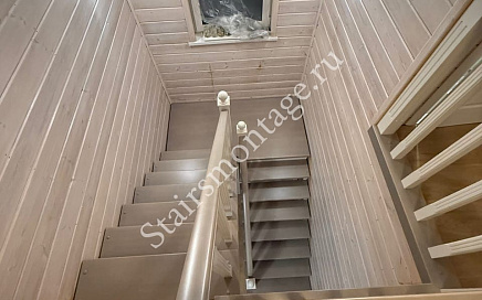 Деревянная лестница  в КП Дольче Вита