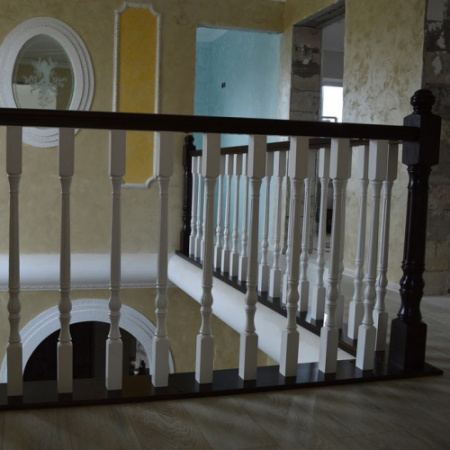 Лестница из дуба и сосны на заказ Г-образная № 41