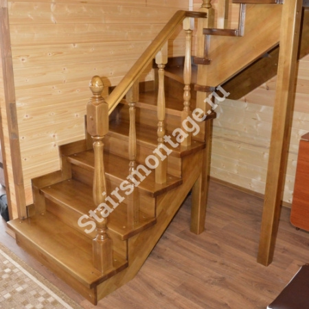 Лестница из сосны на заказ с поворотными участками № 55 Лестница из сосны на заказ с поворотными участками № 55