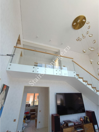 Бетонная лестница с облицовкой дубом № 216