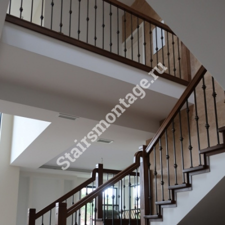 Бетонная лестница отделанная дубом с поворотом на 180 градусов через 2 площадки №108 Бетонная лестница отделанная дубом с поворотом на 180 градусов через 2 площадки №108