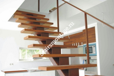 Металлическая лестница на монокосоуре с дубовыми ступенями № 197