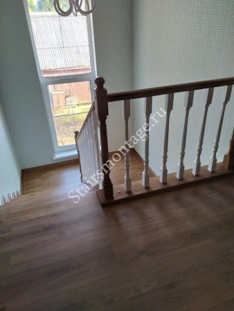 П-образная лестница, поворот на 180 градусов с площадкой № 212 П-образная лестница, поворот на 180 градусов с площадкой № 212