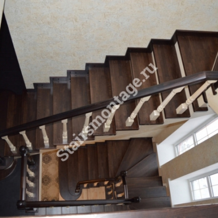 Лестница из дуба и сосны на заказ на косоурах № 18