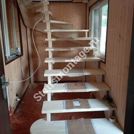 Лестница для дома из сосны № 88