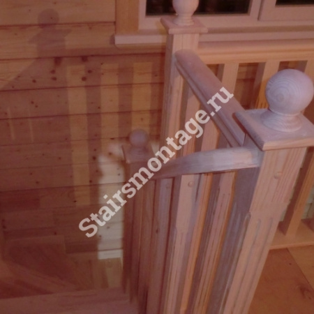 Лестница из сосны на заказ с забежными ступенями № 27