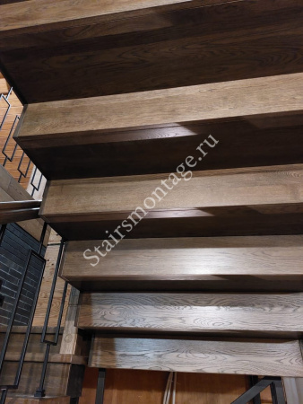 П-образная лестница с поворотом на 180 градусов и площадкой № 179