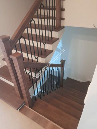 П-образная лестница с поворотом на 180 градусов и шестью поворотными ступенями № 184