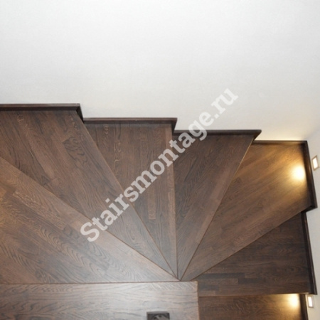 П-образная лестница на заказ из бетона с отделкой дубом и сосной № 97 П-образная лестница на заказ из бетона с отделкой дубом и сосной № 97