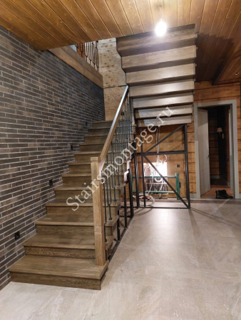 П-образная лестница с поворотом на 180 градусов и площадкой № 179