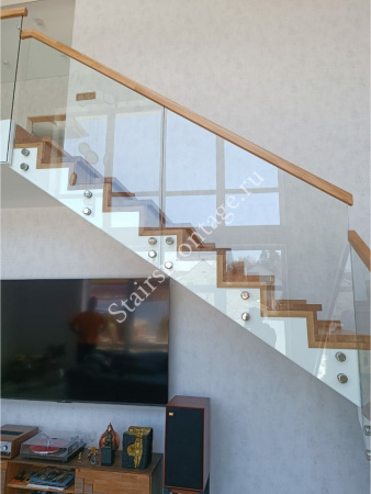 Бетонная лестница с облицовкой дубом № 216