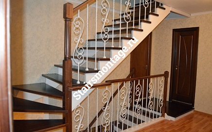 Лестница в загородном доме в п. Юрлово