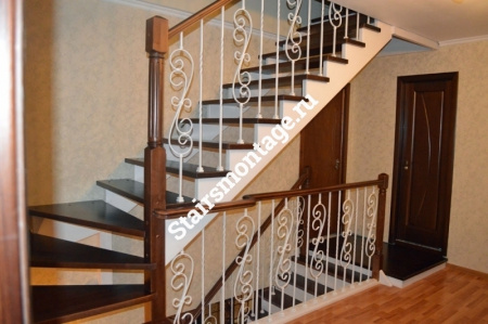 Деревянная лестница с забежными ступенями № 198