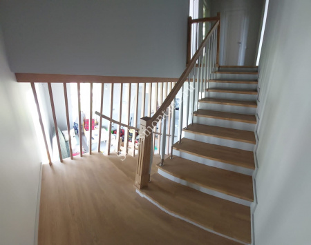 Лестница из бетона с отделкой и поворотом на 180 градусов № 199