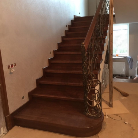 Лестница на заказ из бетона с отделкой дубом П-образная № 65 Лестница на заказ из бетона с отделкой дубом П-образная № 65