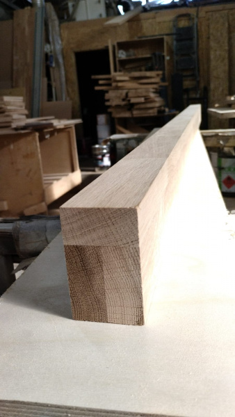 Заготовка поручня из сращенного дуба вертикальная