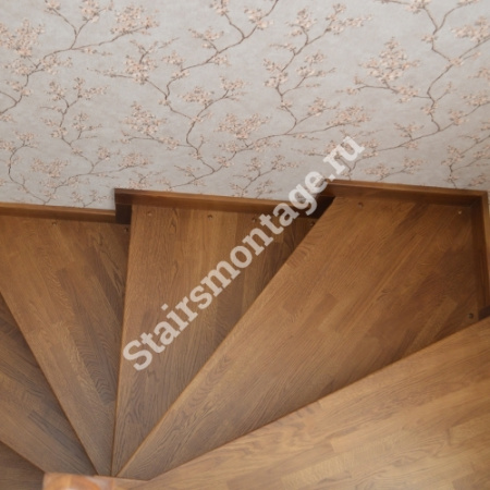 Лестница из дуба и сосны на заказ П-образная № 82 Лестница из дуба и сосны на заказ П-образная № 82