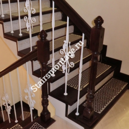 П-образная лестница на заказ из бетона с отделкой дубом № 42