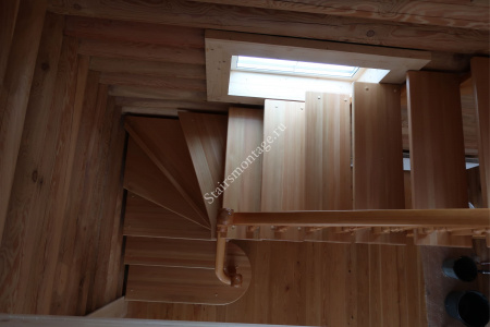 Лестница с поворотом на 90 градусов и забежными ступенями № 177 Лестница с поворотом на 90 градусов и забежными ступенями № 177