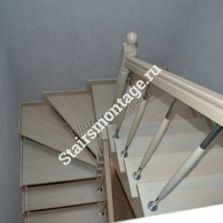 Лестница из бука без подступенков № 8